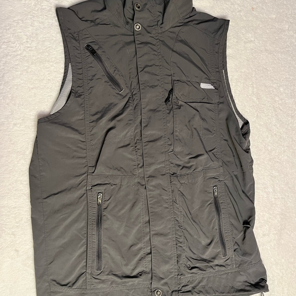 Columbia Gray Women’s Utility Vest with Multiple Zip Pockets